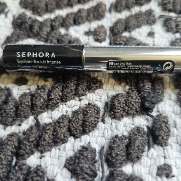 SEPHORA COLLECTION Intense Felt-Tip 12HR Liquid Waterproof Eyeliner 01Deep Black - Picture 12 of 16